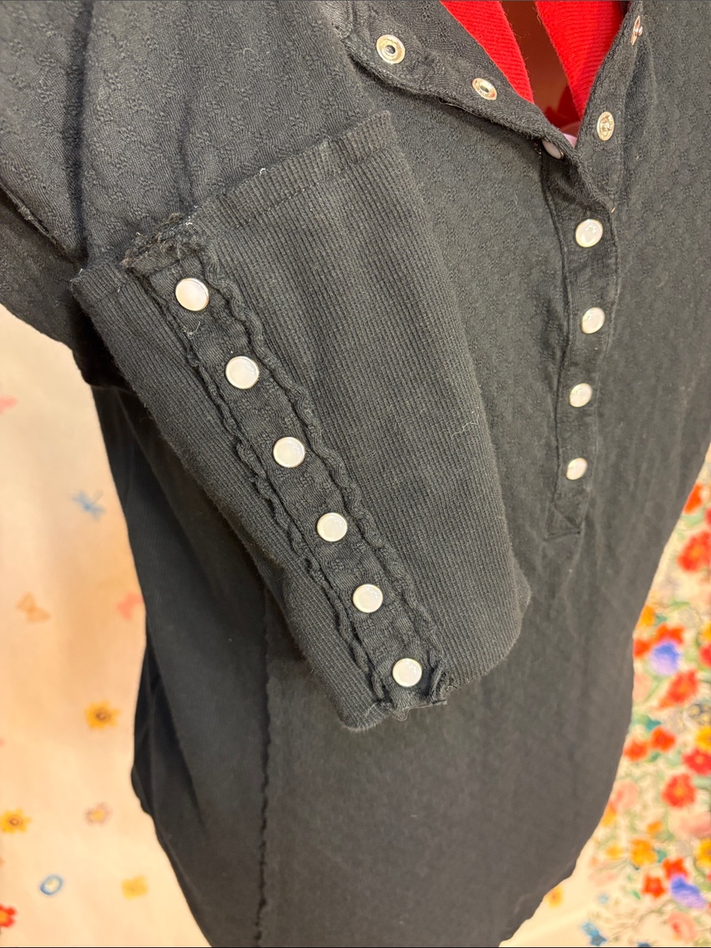 Idyllwind - 100% Cotton Black Long-Sleeve Textured Henley w/ Snap Placket - Picture 4 of 10
